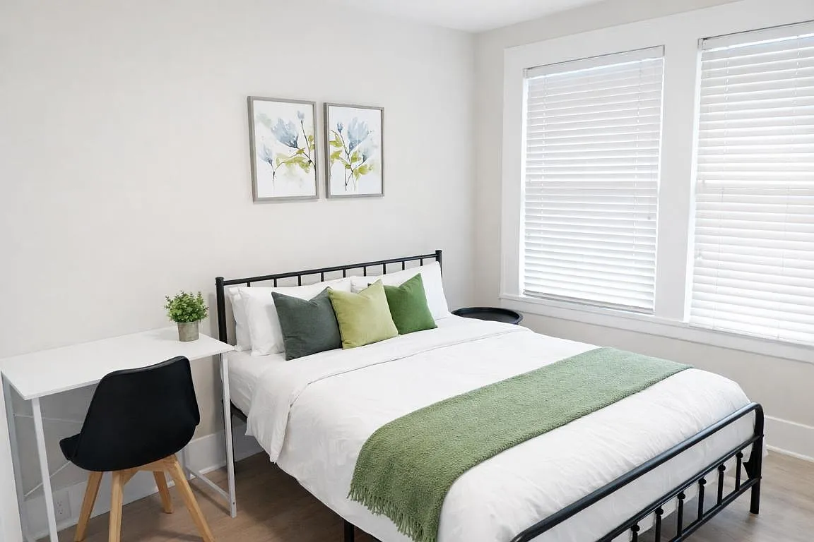 4 bed, 3.0 bath, 2400 sqft, $841 — Photo 1
