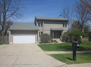 1156 Cliffdale Dr, Haslett, MI 48840