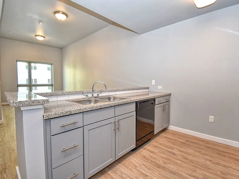 2208 Cypress St — Photo 9