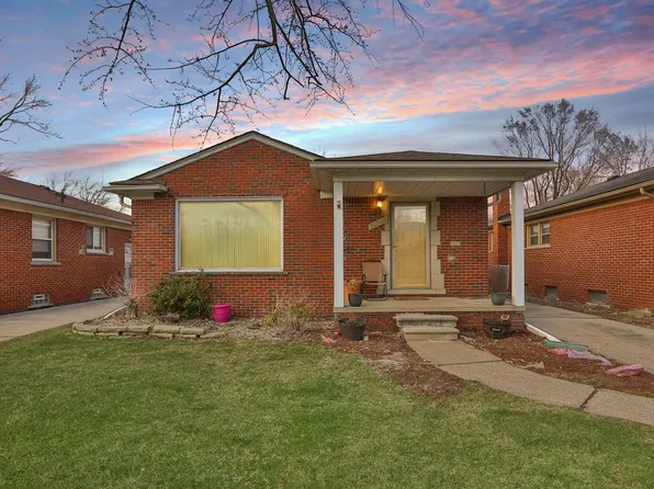 20505 Hunt Club Dr, Harper Woods, MI 48225