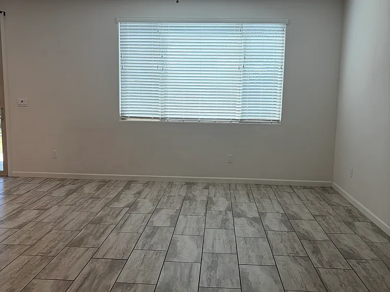 3305 S Meadowbrook St — Photo 4