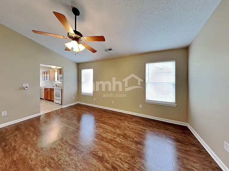 9724 Thomas Ln — Photo 9