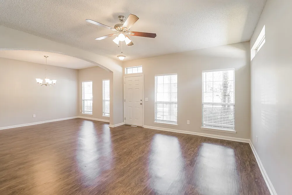 3 bed, 2.0 bath, 1485 sqft, $1,930 — Photo 4