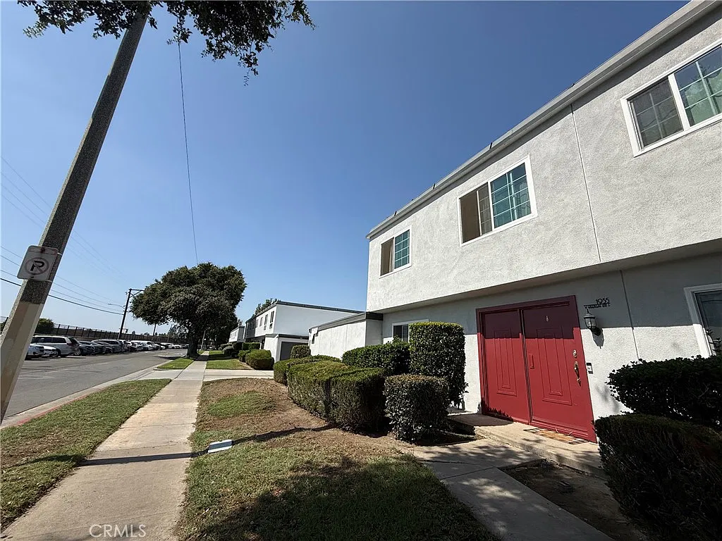 4 bed, 2.5 bath, 1440 sqft, $3,500 — Photo 4