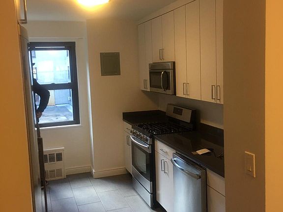 4th image of 401 E 89th St APT 3P