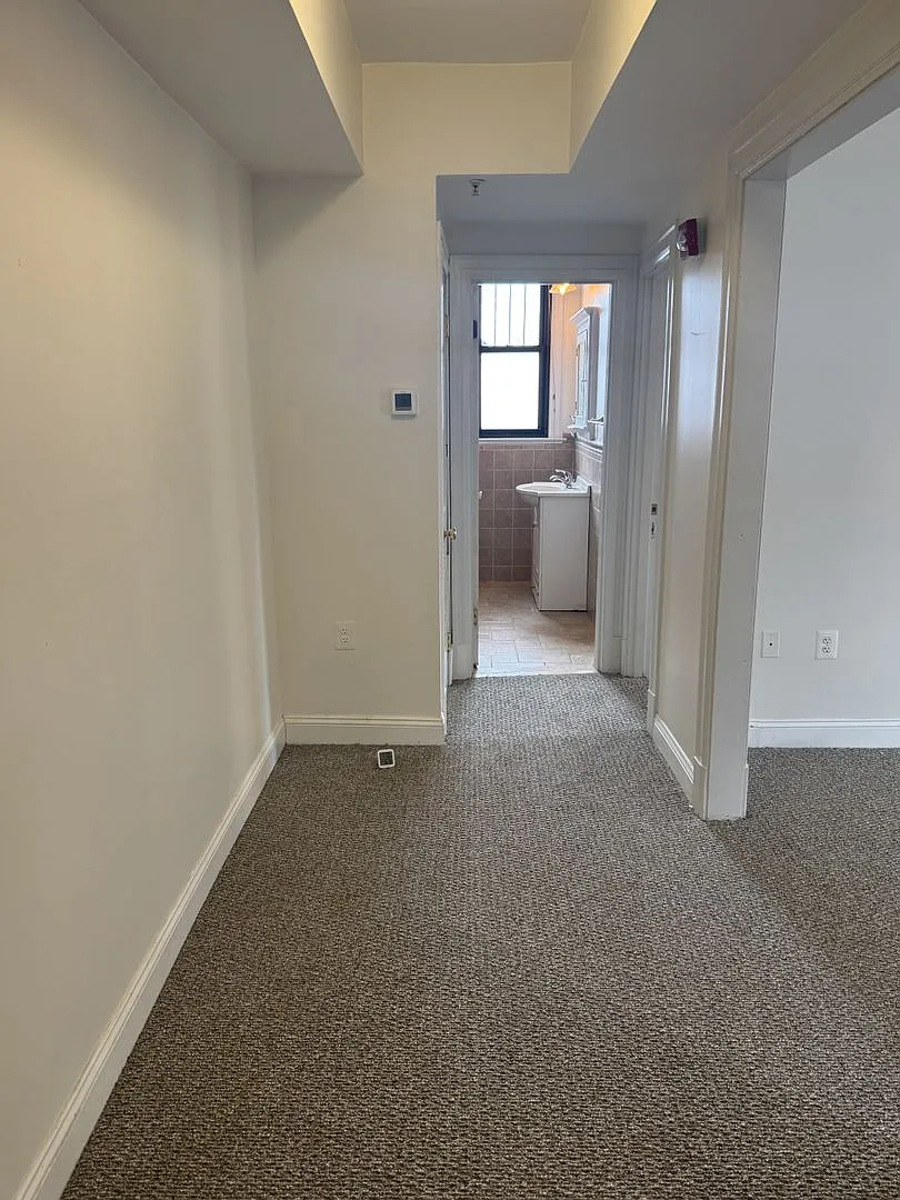 Centrally Located 1BR/1BA Apartment in Adams Morgan — Photo 2