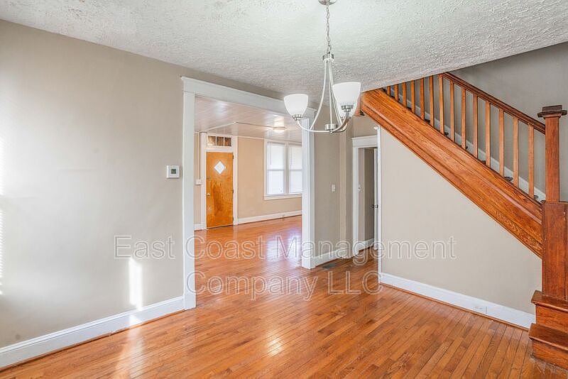 1st image of 4809 Arabia Ave
