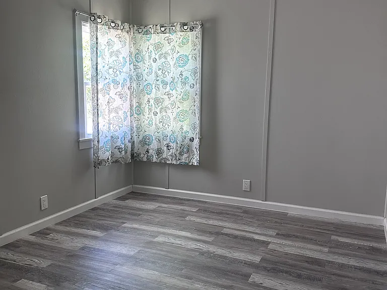 732 Twin Oaks Ave — Photo 6