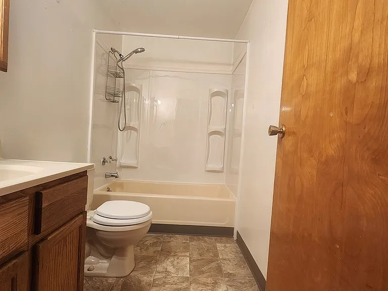 139 Whitestown Vlg #B — Photo 10