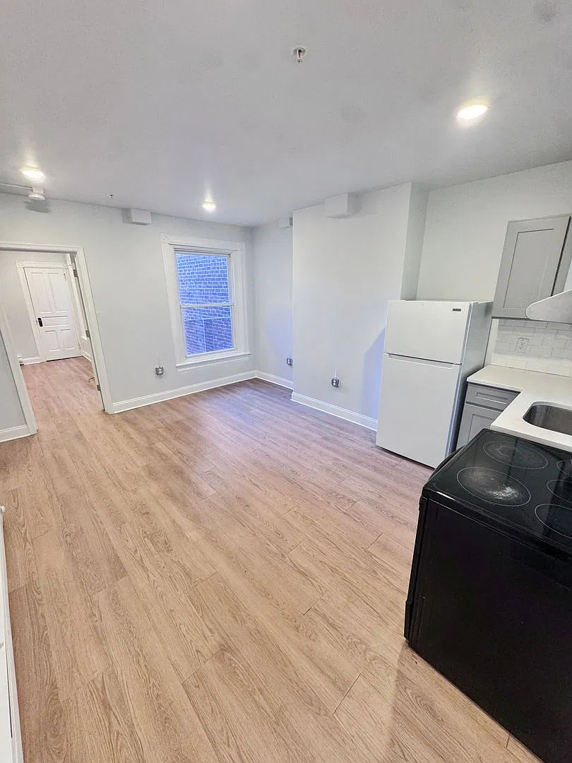 827-829 W Linden Street — Photo 3