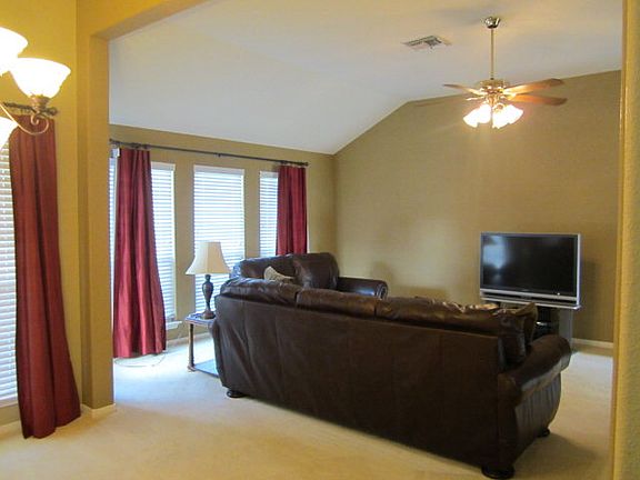 3rd image of 216 Macon Crk
