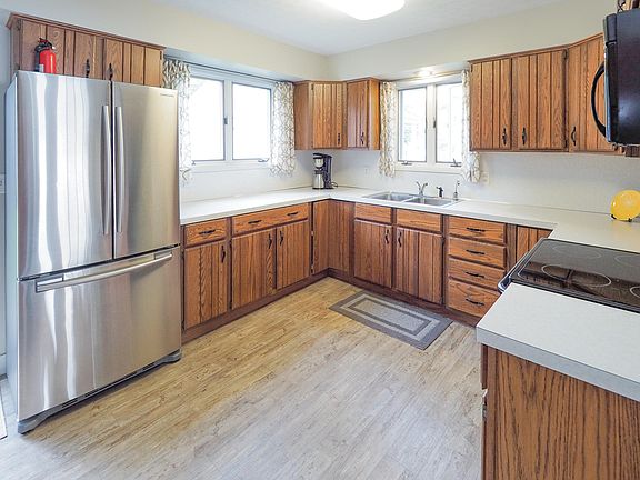 5th image of 1072 N Eagle Lake Dr