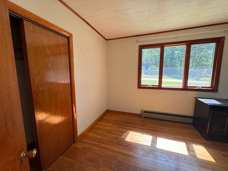 428 Middle Rd — Photo 10