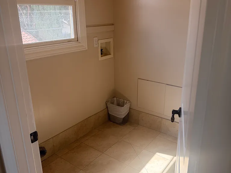 1205 Geneva St — Photo 17