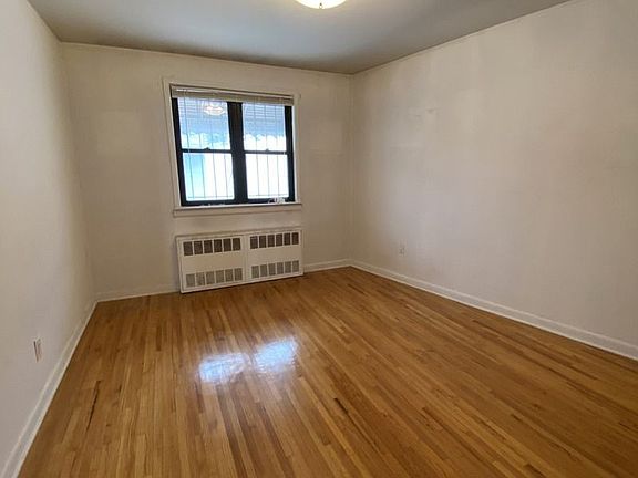 3rd image of 3107 Newtown Ave #3