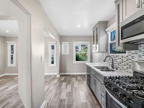 3rd image of 1622 Morton Ave #1622