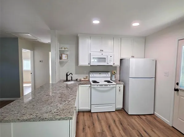 5422 Pine Ave, Pasadena, TX 77503