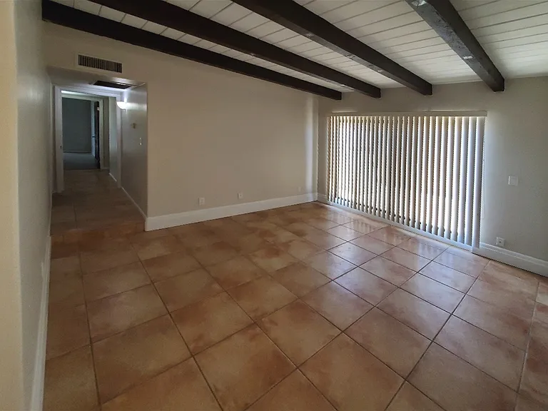 323 S Beck Ave — Photo 3
