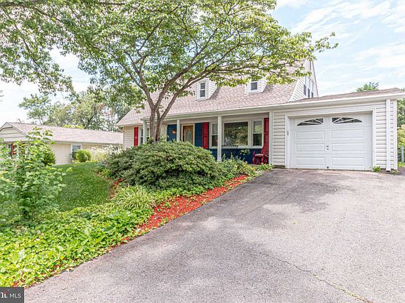 3rd image of 12822 Point Pleasant Dr