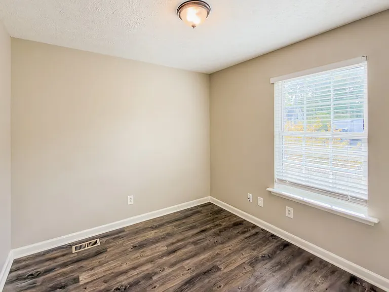 1435 Tuffnell Dr — Photo 12