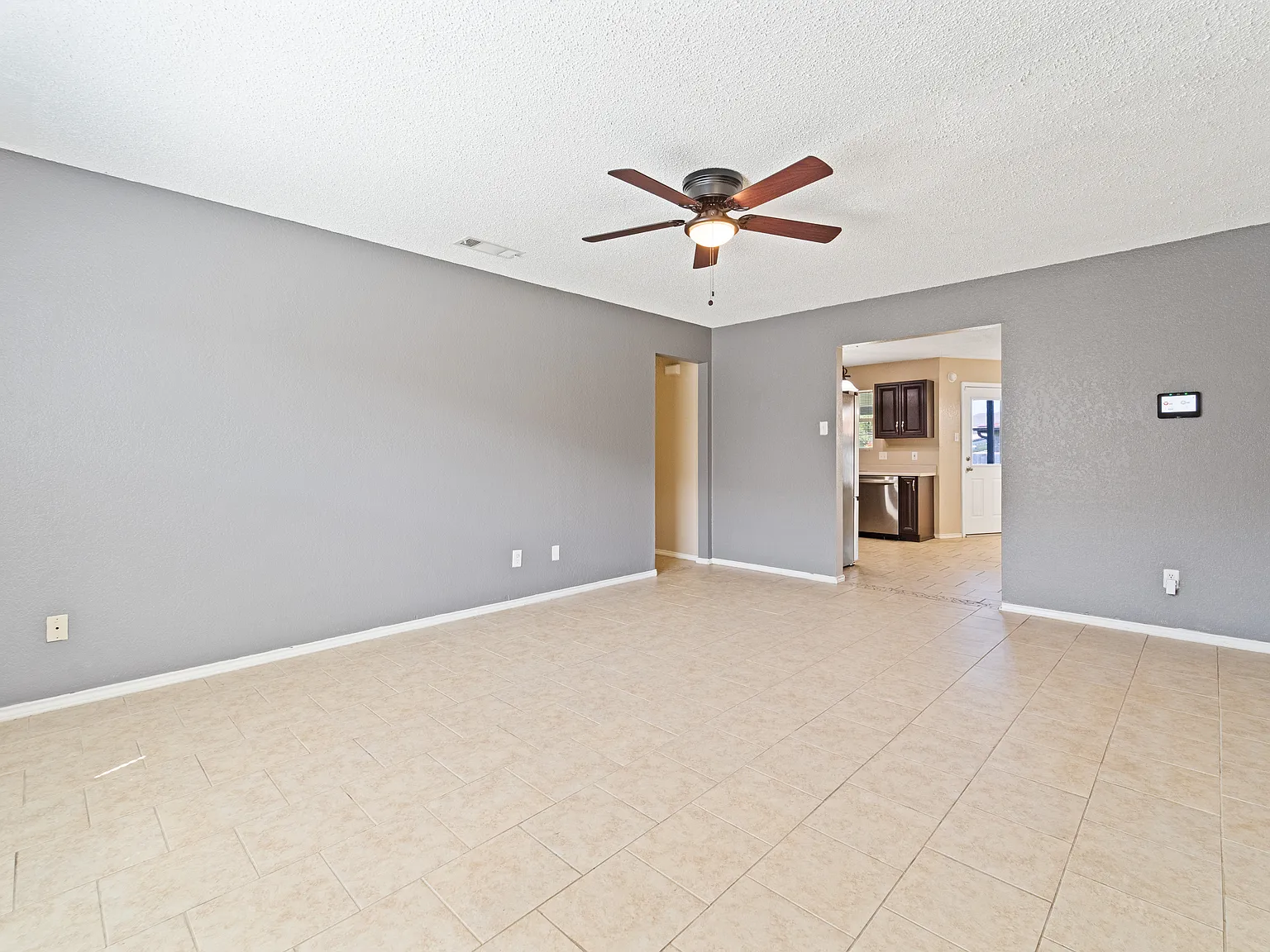 303 Carly Dr — Photo 4
