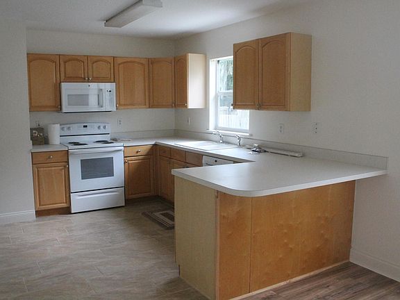 Kitchen has new stove, d/w & refrigerator