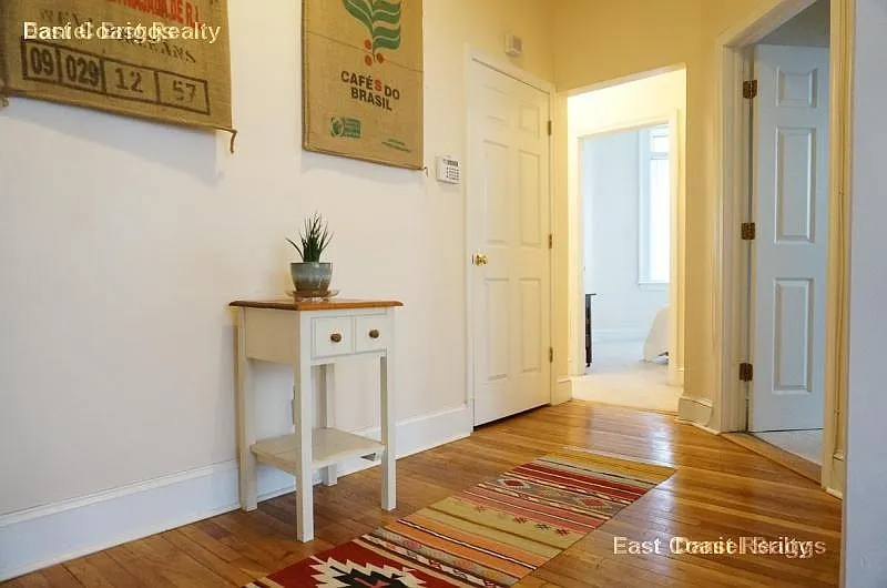 5 bed, 2.0 bath, $4,595 — Photo 4