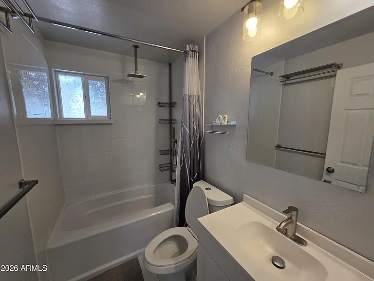 574 S Park St #B — Photo 11