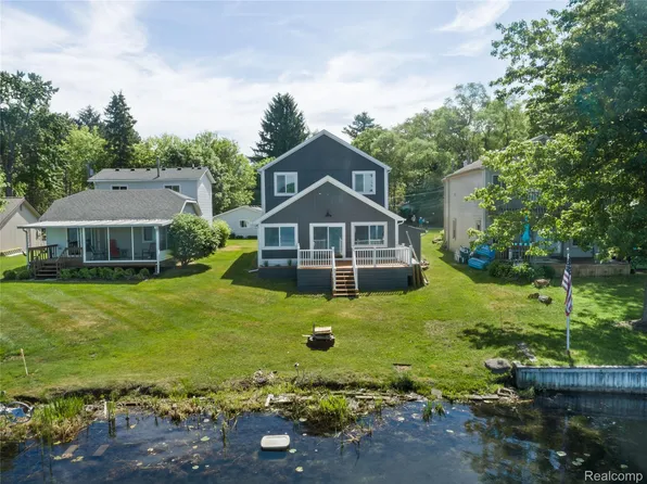 3515 Highland Blvd, Highland, MI 48356