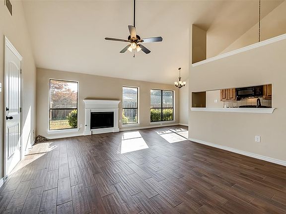 4th image of 11818 Asher Ln