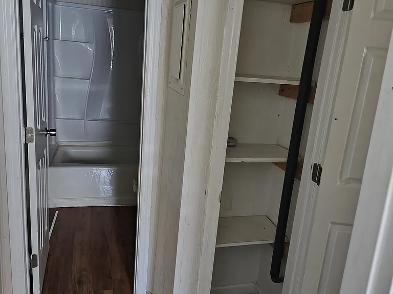 606 King St — Photo 10