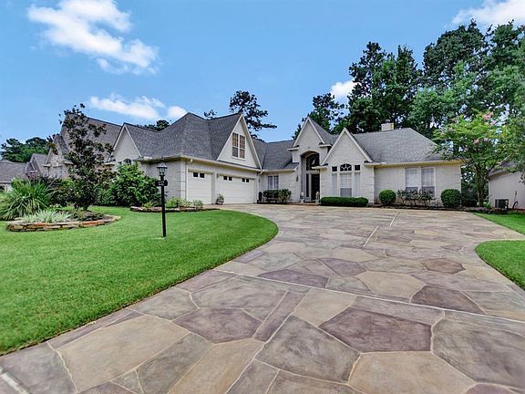 3rd image of 132 W Pines Dr