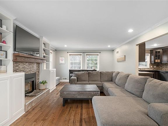 3rd image of 9501 Riggs St