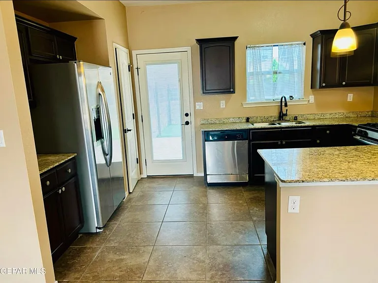 12916 Hueco Hill Dr — Photo 2