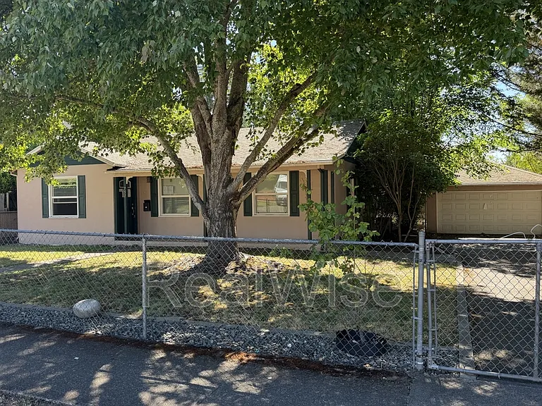 751 NW 5th St — Photo 2