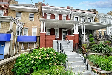 27-12 Ditmars Boulevard