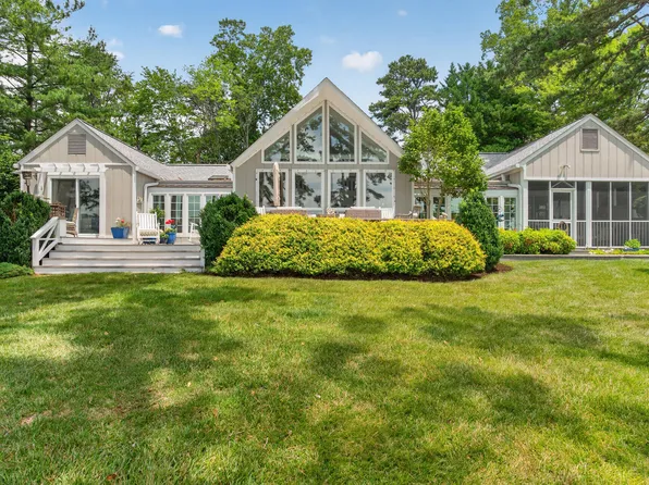 459 Hillcrest Heights Dr, Moneta, VA 24121