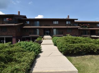 3975 S 84th St APT 3, Greenfield, WI 53228