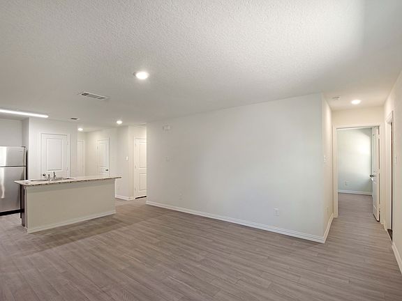 4th image of 521 Novelty St