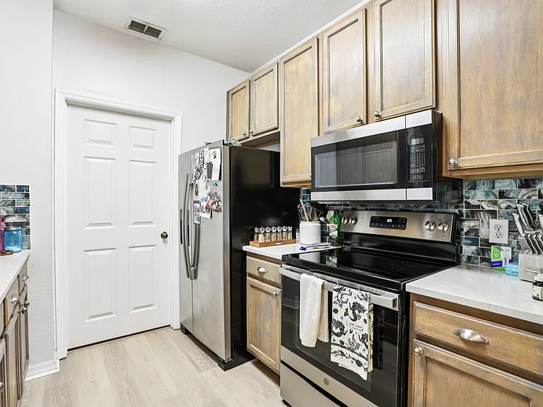10125 Courtney Palms Blvd #201 — Photo 11