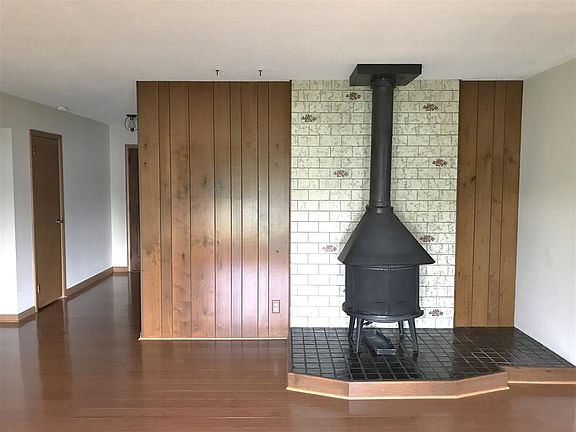 4th image of 1823 College Ave