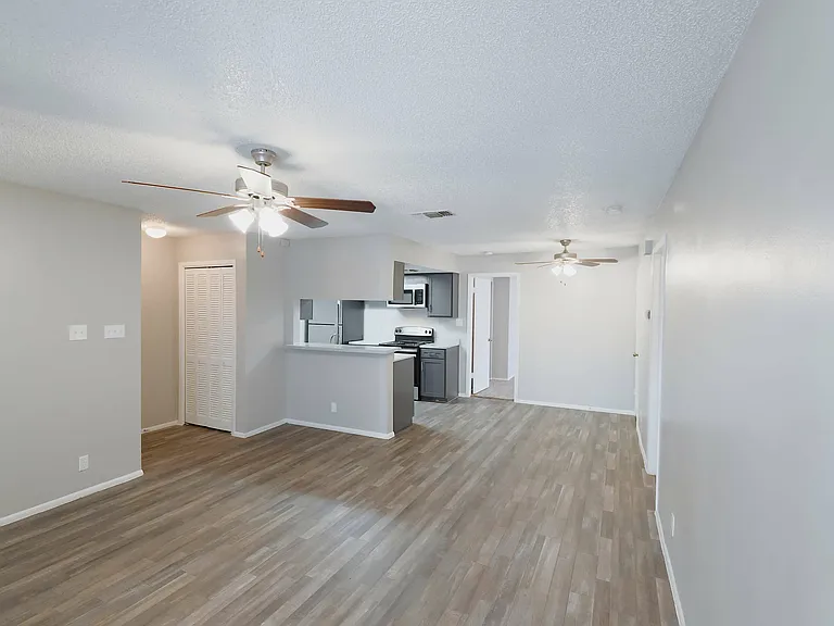 Hidden Oaks Apartments — Photo 38