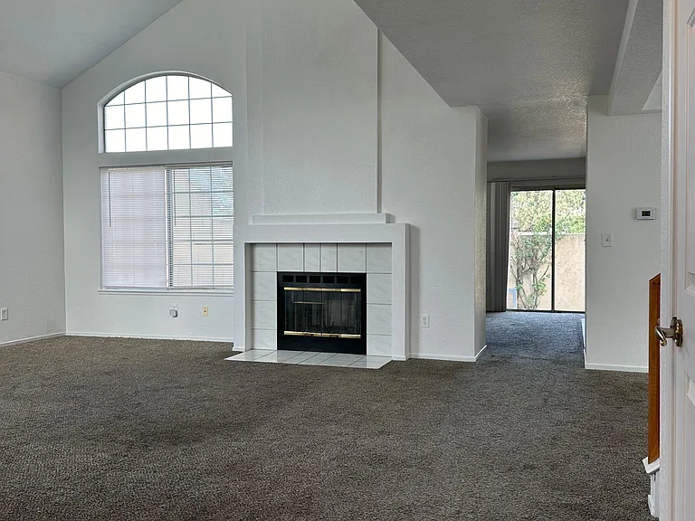 418 Kinsmill Ct — Photo 3