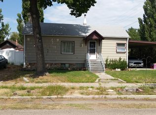633 Oak St, Forsyth, MT 59327