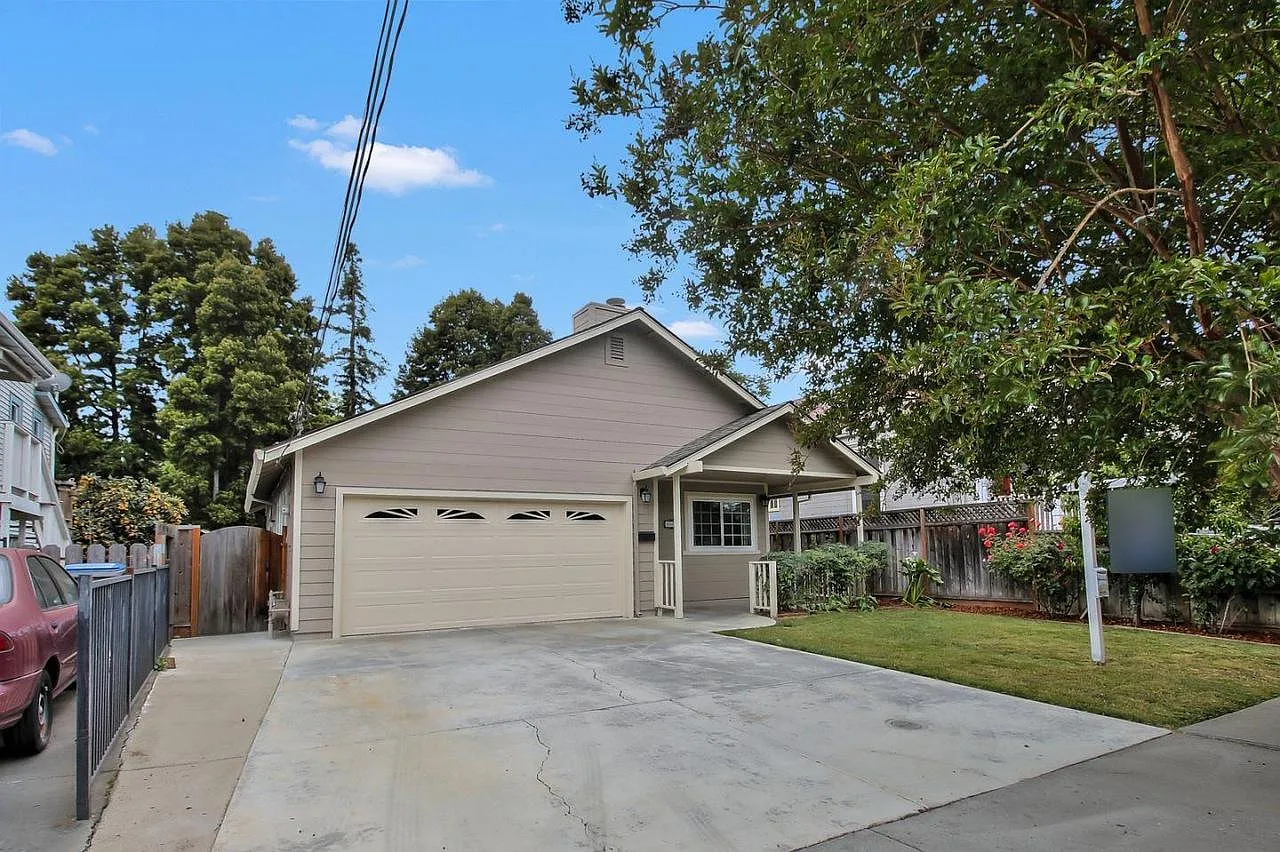 4 bed, 2077 sqft, $5,995 — Photo 1