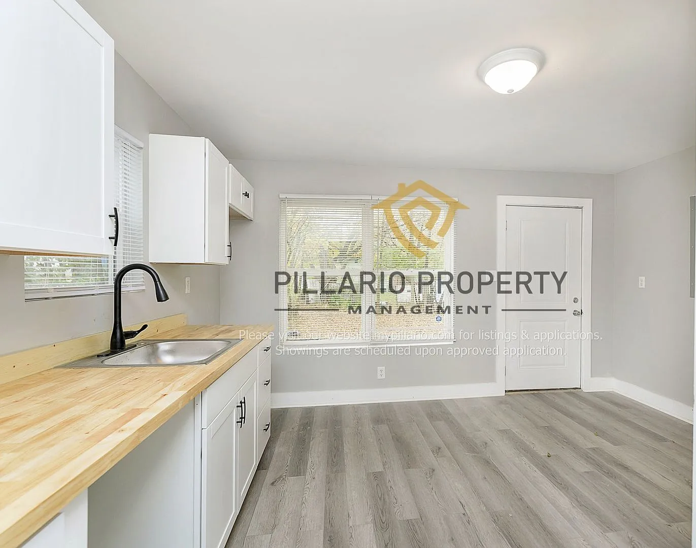 2 Bedroom Home Near Riverside Park, Available NOW! — Photo 2