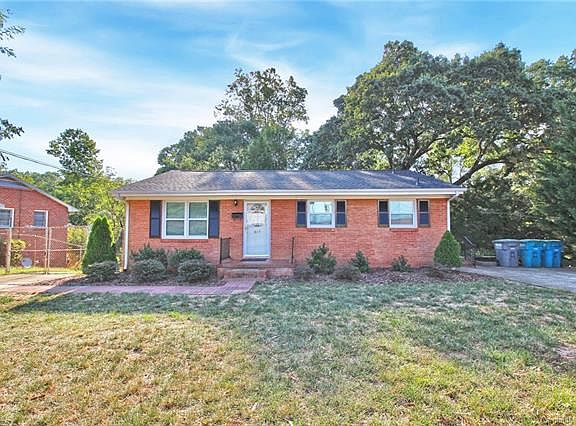 3rd image of 817 Gaston Ext
