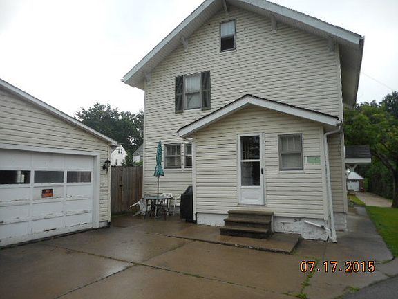2nd image of 471 Rembrandt St