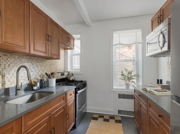 280 Ocean Parkway image 3 of 5