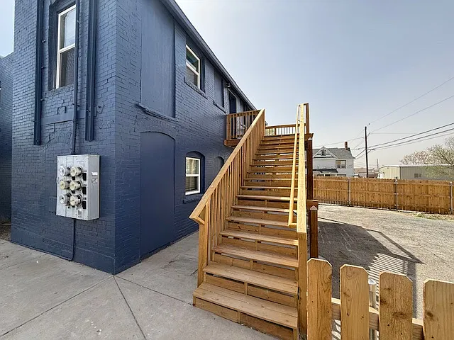 525 W 8th St #6 — Photo 4